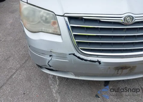 2010 Chrysler Town & Country Touring z USA, uszkodzony, nr VIN 2A4RR5D14AR458350